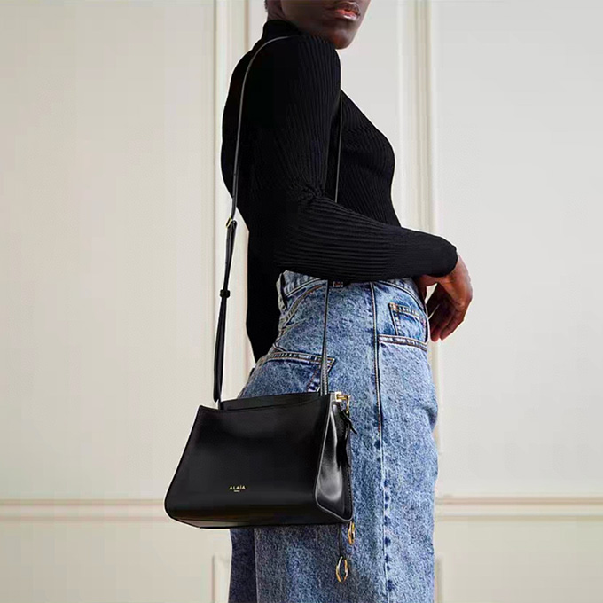 alaïa vertical le click mini clip crossbody handbag